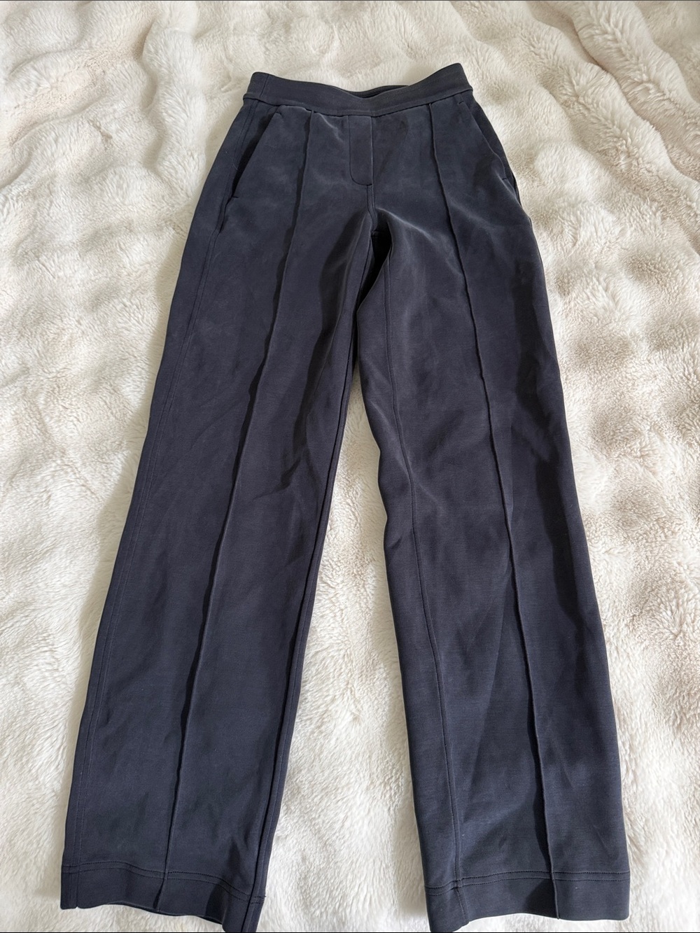 Women’s Lululemon Black Pleated Wide-Leg Pants